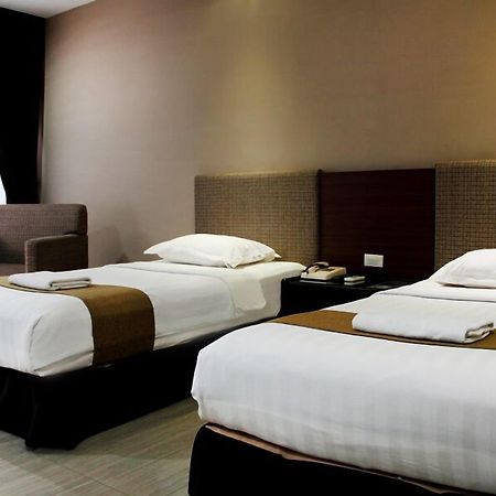 นิว แกรนด์ พาร์ค โฮเต็ล Hotel สุราบายา ภายนอก รูปภาพ