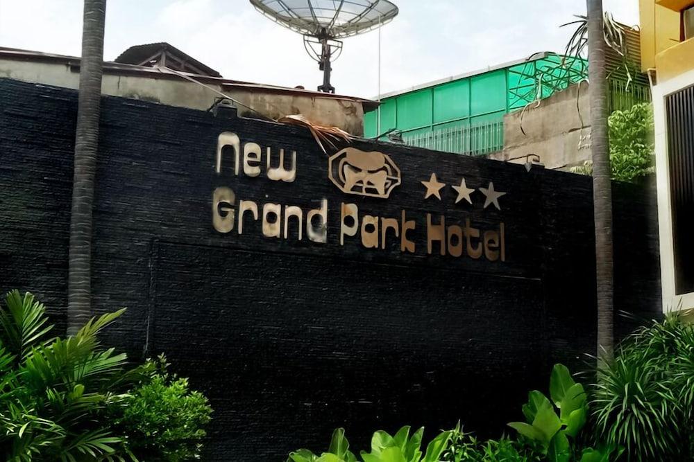 นิว แกรนด์ พาร์ค โฮเต็ล Hotel สุราบายา ภายนอก รูปภาพ