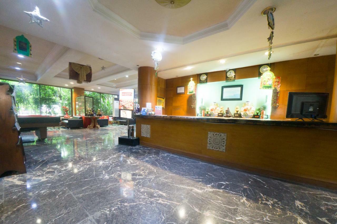 นิว แกรนด์ พาร์ค โฮเต็ล Hotel สุราบายา ภายนอก รูปภาพ