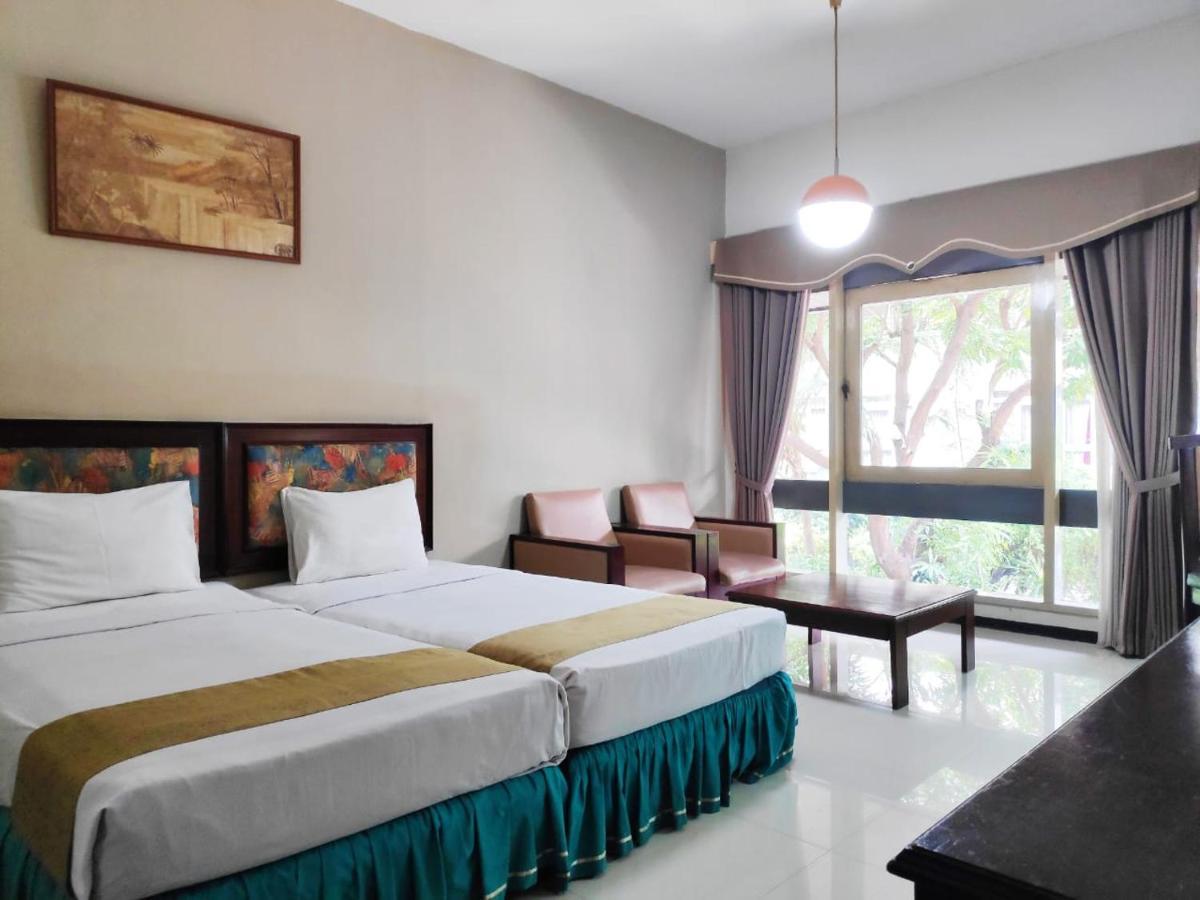 นิว แกรนด์ พาร์ค โฮเต็ล Hotel สุราบายา ภายนอก รูปภาพ